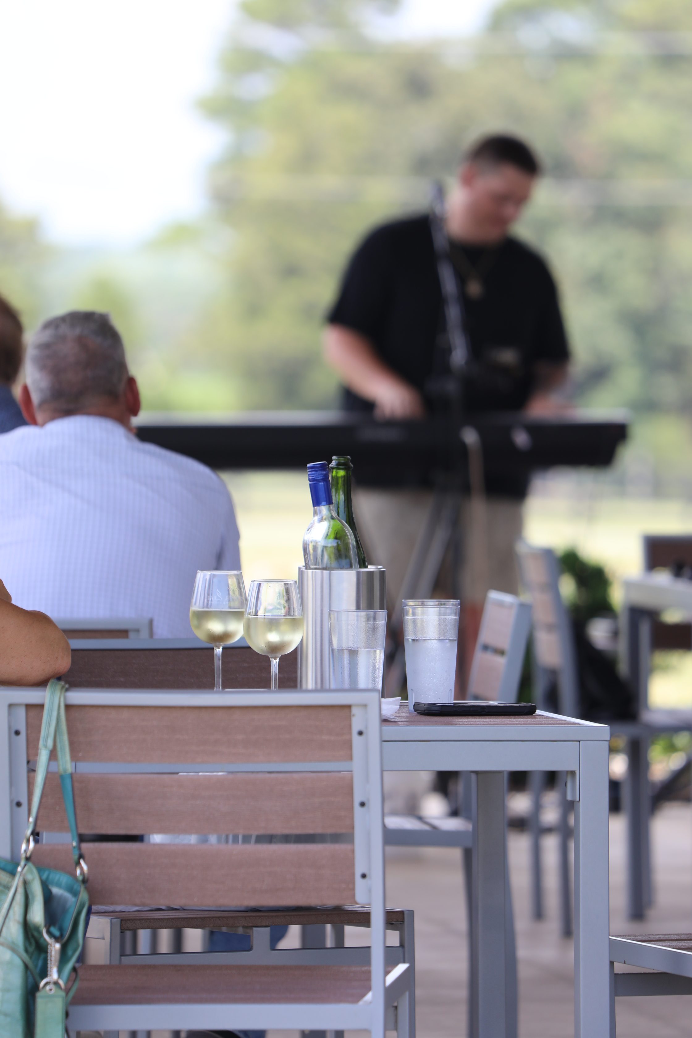 GR3A3473 Outdoor seating and live music